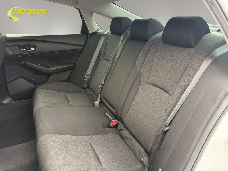 Vehicle photo 23
