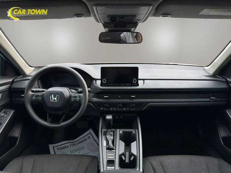 Vehicle photo 25