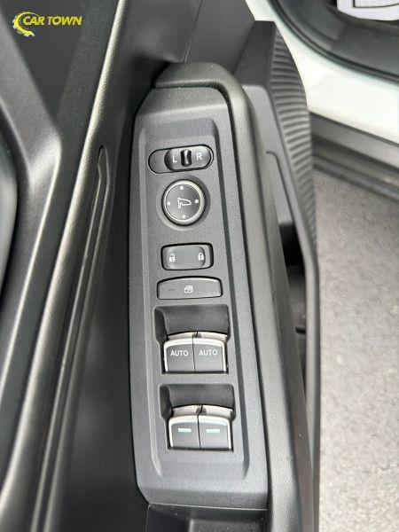 Vehicle photo 29