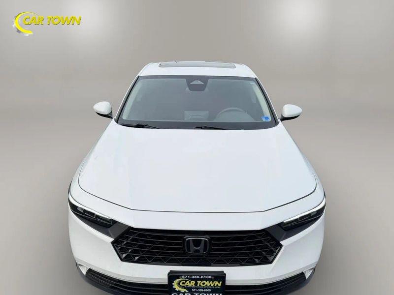 Vehicle photo 3