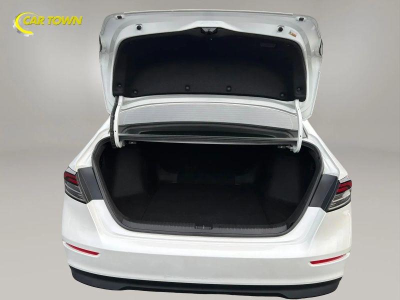 Vehicle photo 30