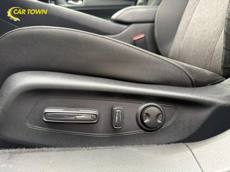 Vehicle photo 31