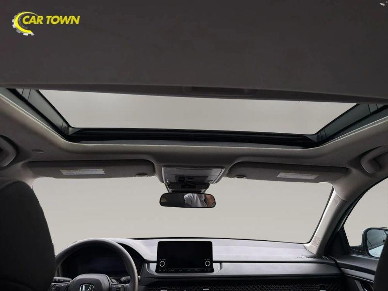Vehicle photo 32