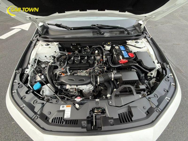 Vehicle photo 33