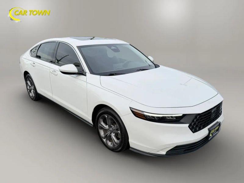 Vehicle photo 5