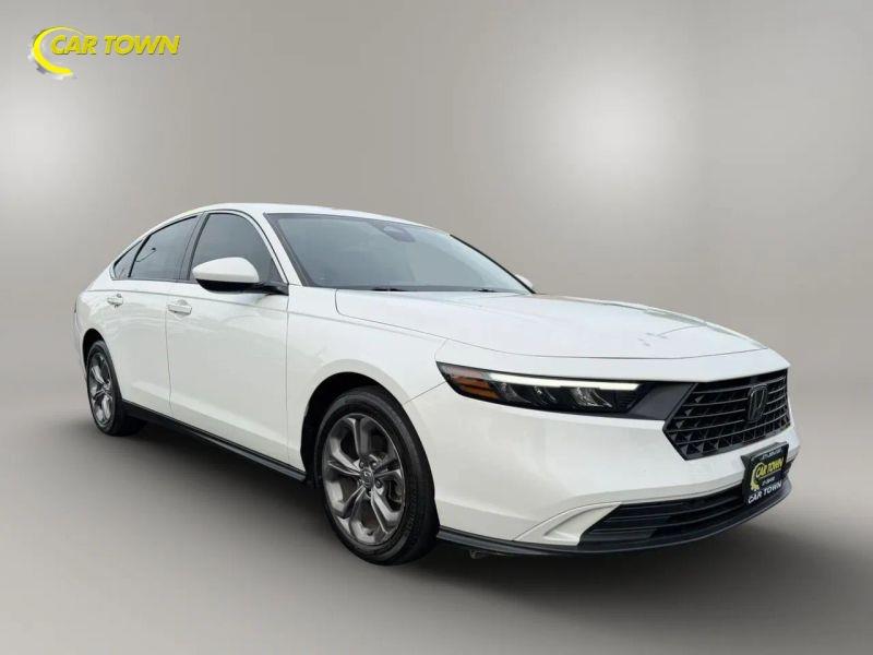 Vehicle photo 6
