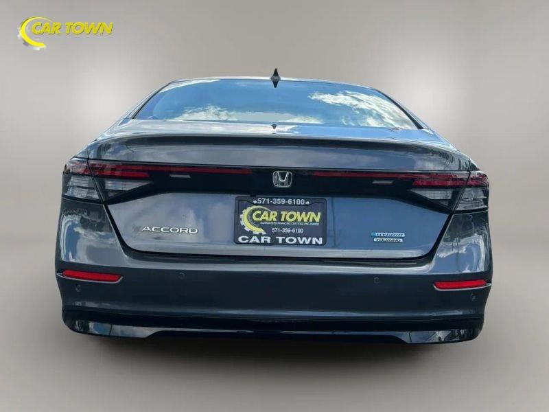 Vehicle photo 11