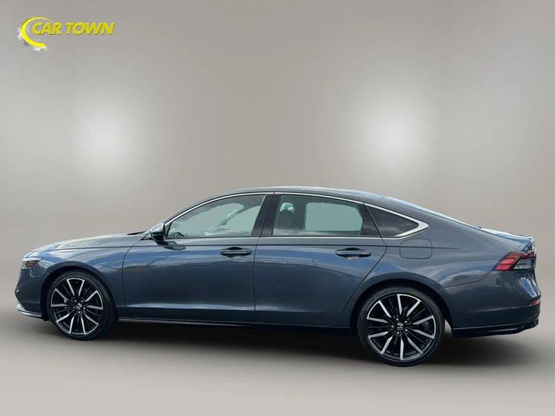 Vehicle photo 14