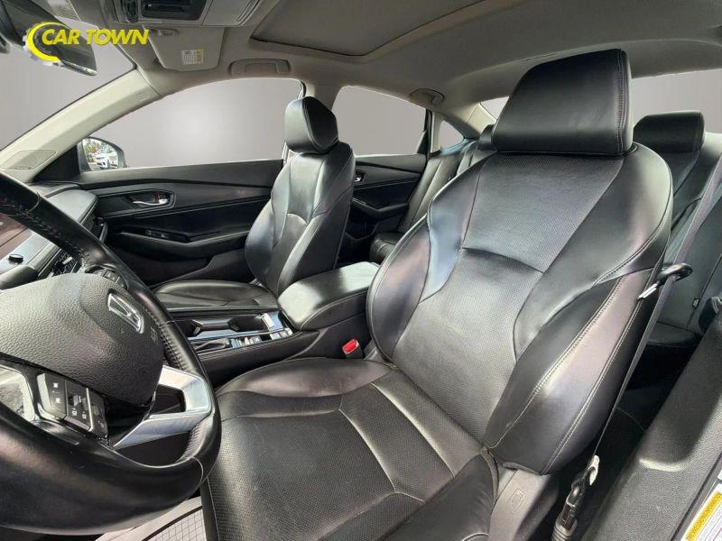 Vehicle photo 15