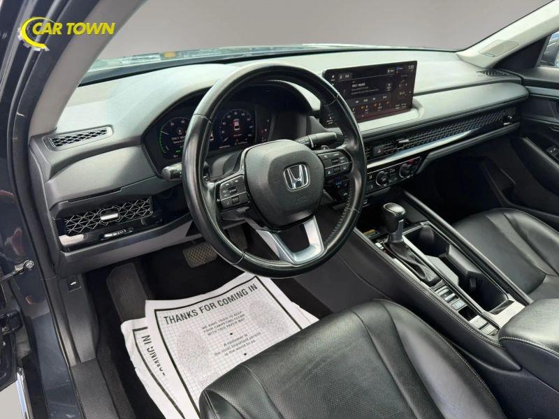 Vehicle photo 16