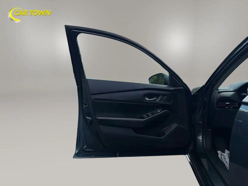 Vehicle photo 17
