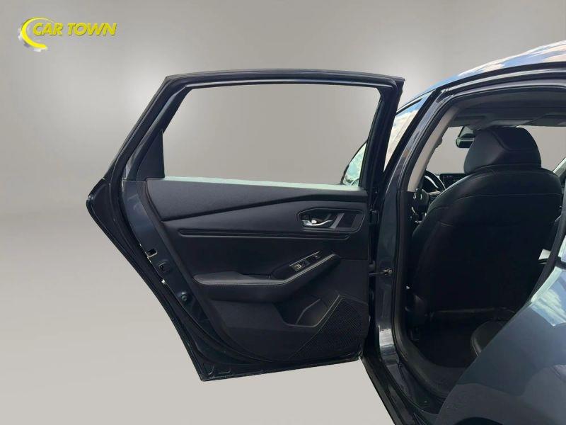 Vehicle photo 19