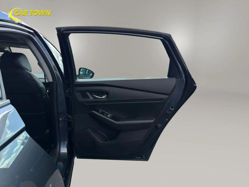 Vehicle photo 23