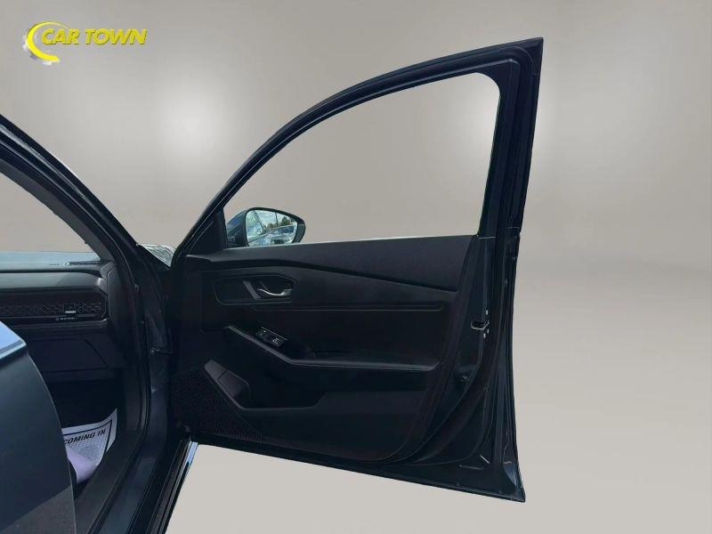 Vehicle photo 24