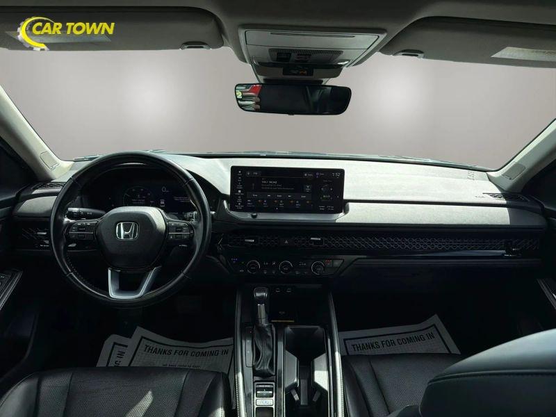 Vehicle photo 28