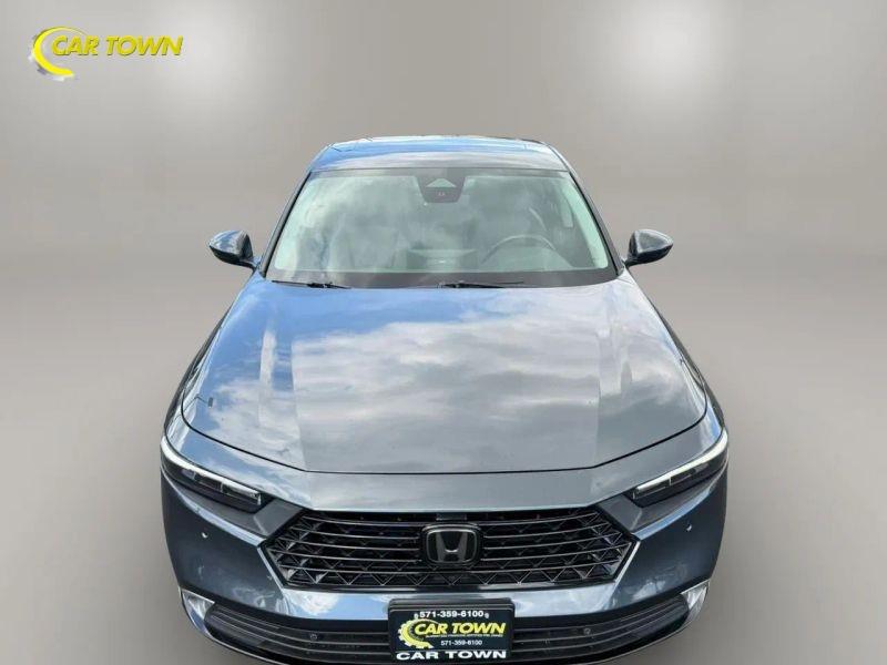 Vehicle photo 3