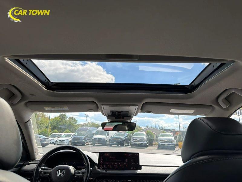 Vehicle photo 30