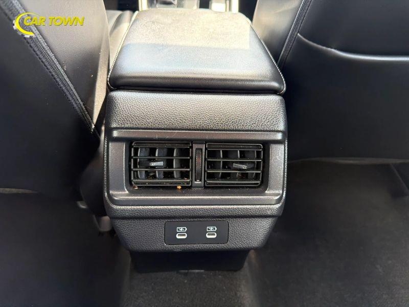 Vehicle photo 31