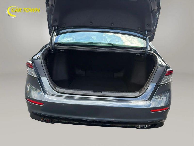 Vehicle photo 33