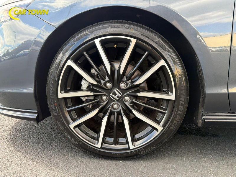 Vehicle photo 34