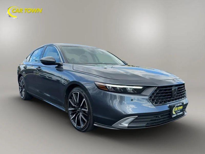 Vehicle photo 6