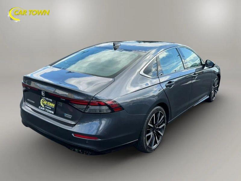 Vehicle photo 8