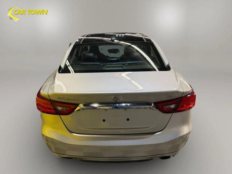 Vehicle photo 10