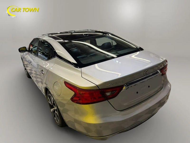 Vehicle photo 12