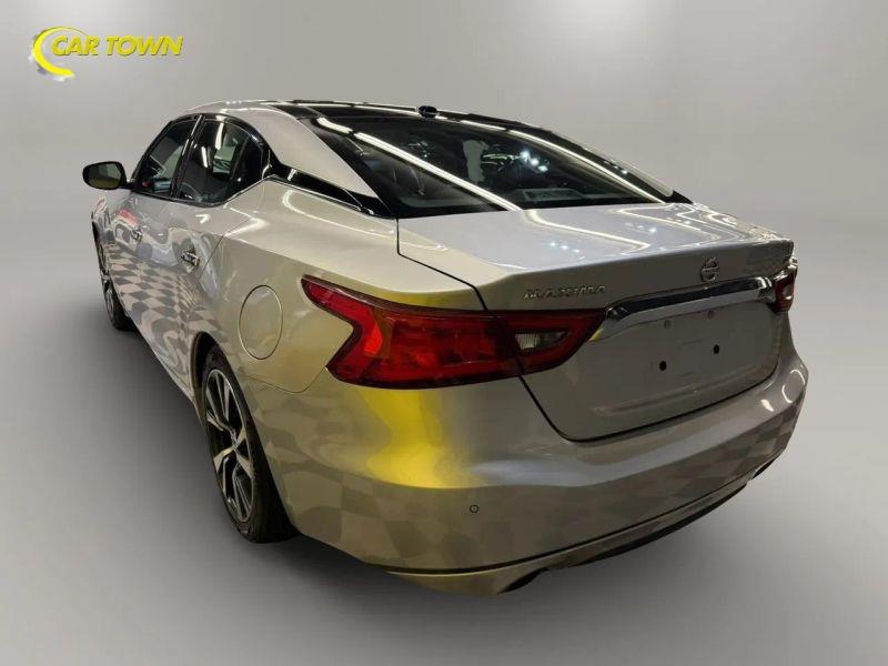 Vehicle photo 13
