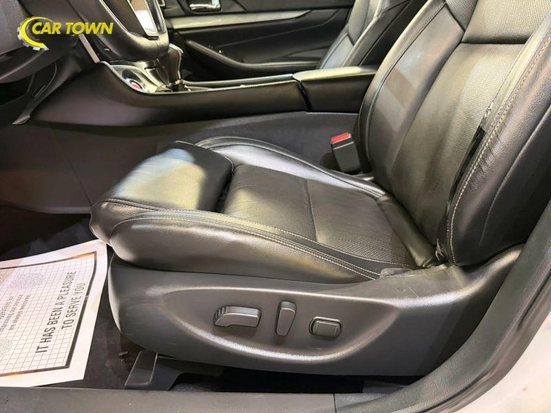 Vehicle photo 18