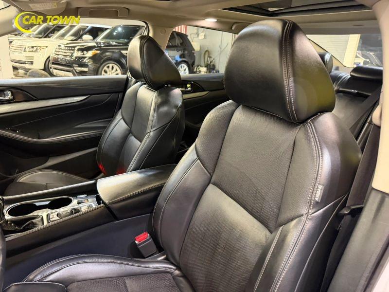 Vehicle photo 19