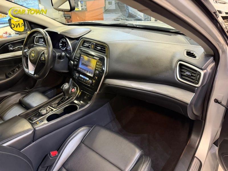 Vehicle photo 21