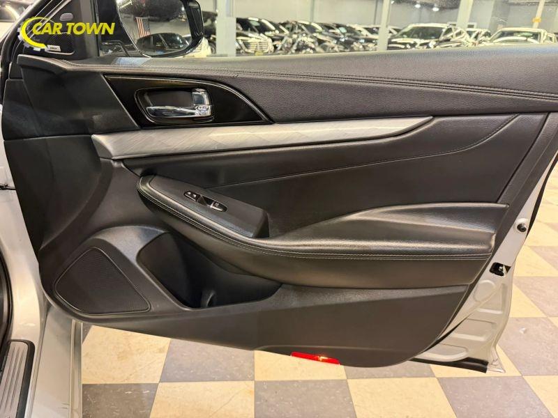 Vehicle photo 22