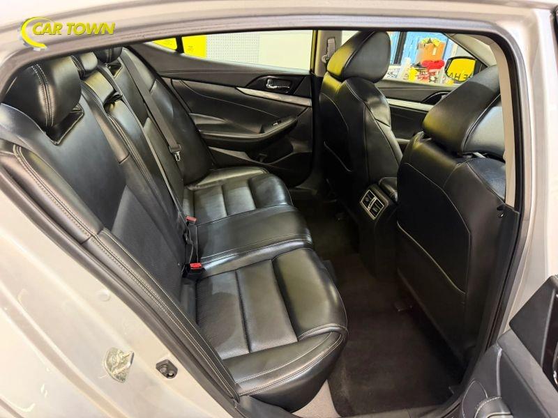 Vehicle photo 24