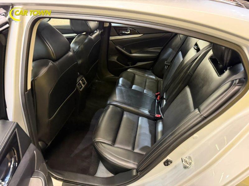 Vehicle photo 27