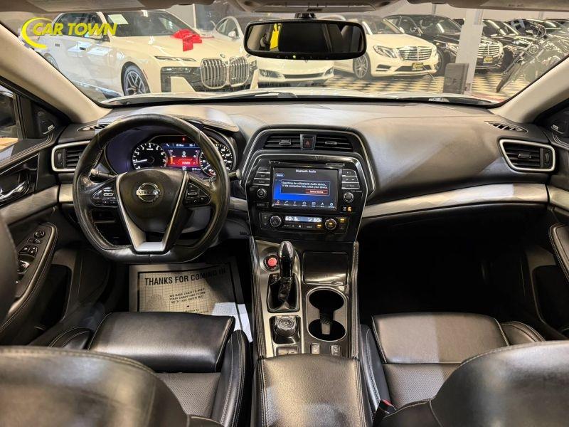 Vehicle photo 30