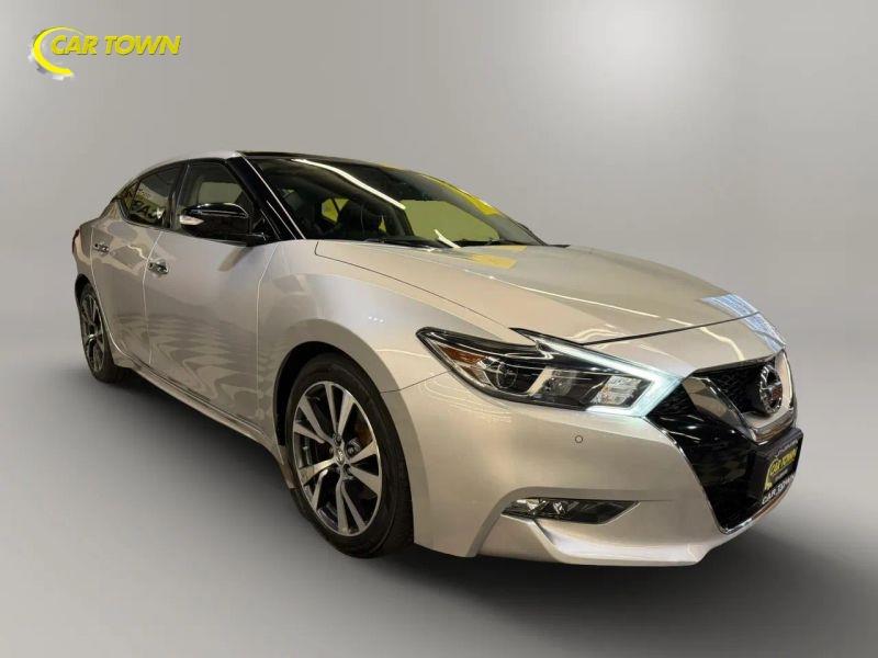 Vehicle photo 6