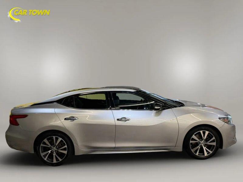 Vehicle photo 7