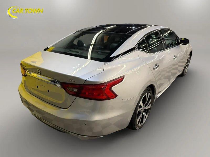 Vehicle photo 8