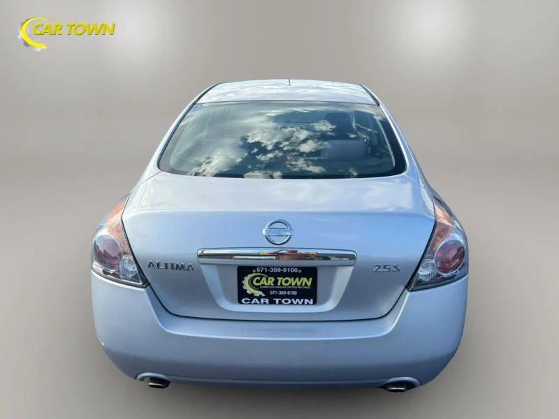 Vehicle photo 10
