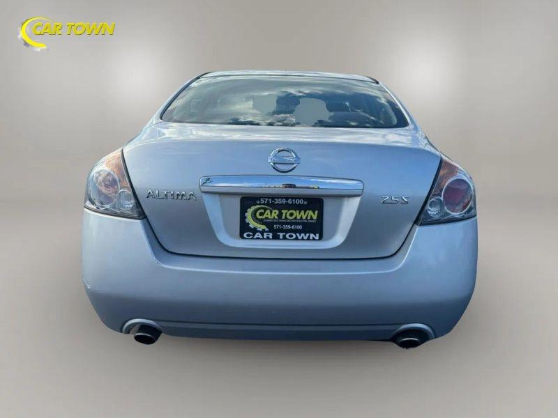 Vehicle photo 11