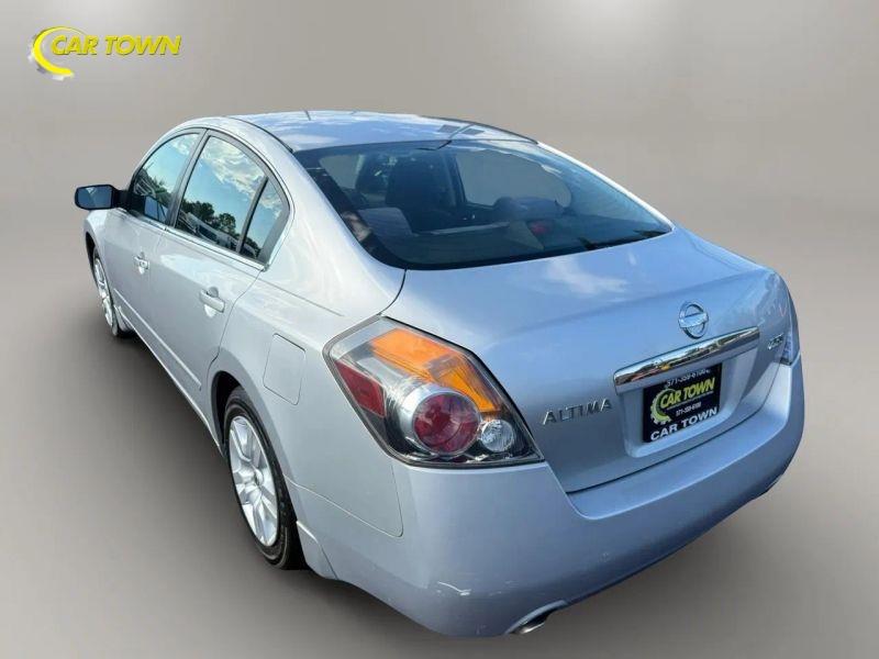 Vehicle photo 12