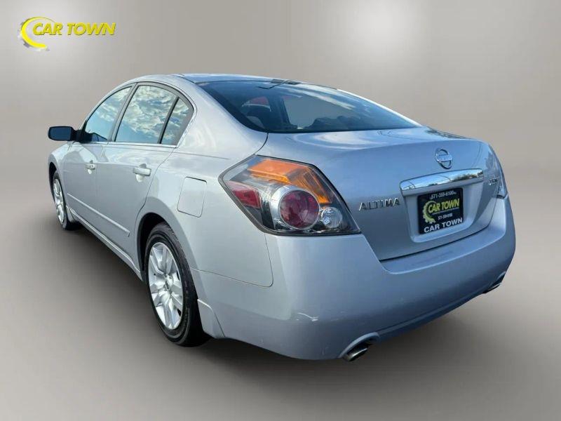 Vehicle photo 13