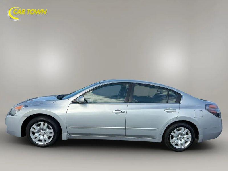 Vehicle photo 14
