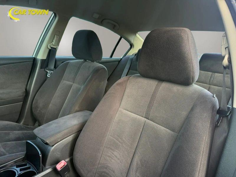 Vehicle photo 17