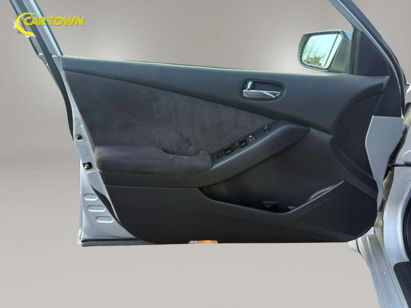 Vehicle photo 18