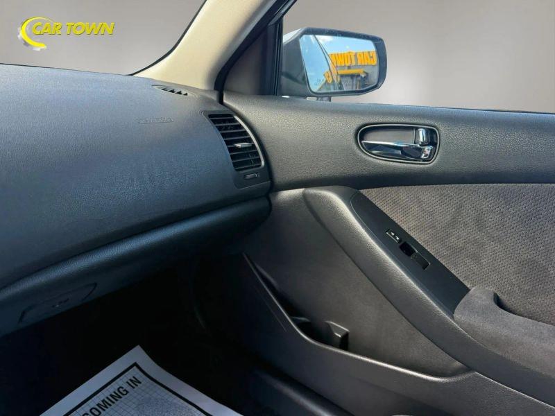 Vehicle photo 22