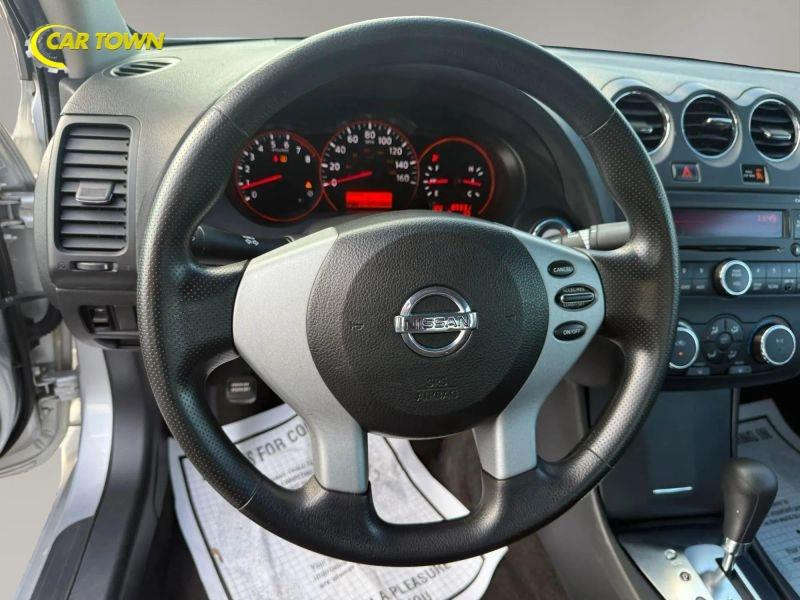 Vehicle photo 23