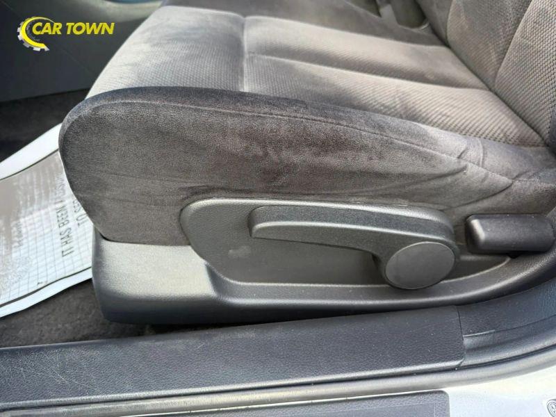 Vehicle photo 25
