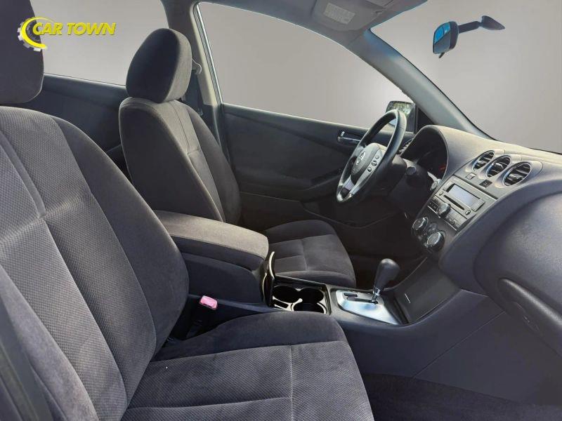 Vehicle photo 26